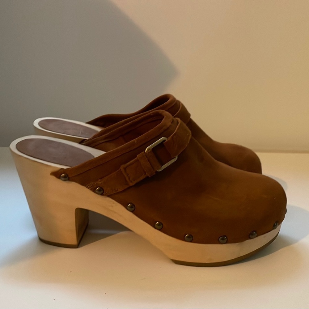 Suede mules